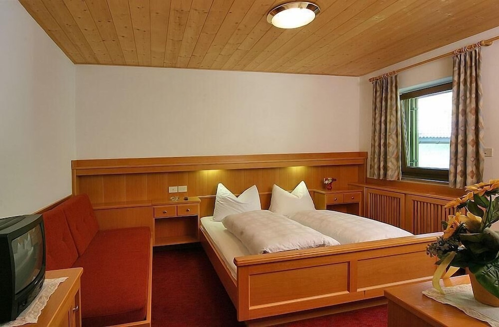 Standard Room, 1 Queen Bed photo 1