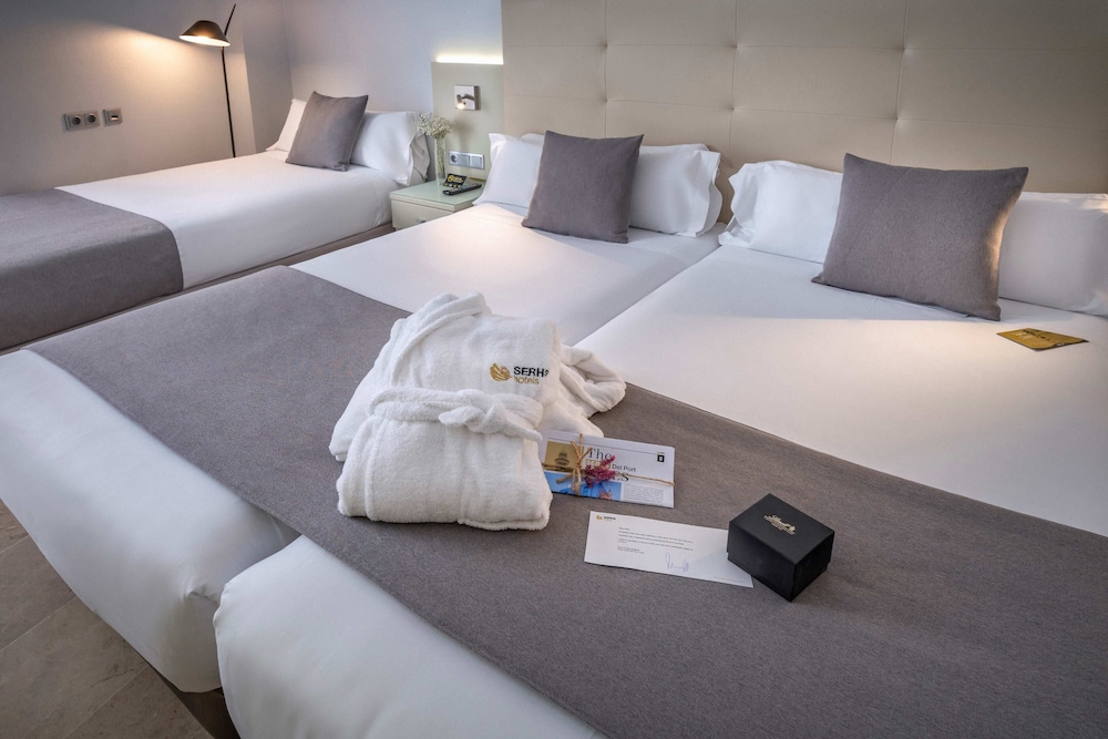 Comfort Triple Room thumbnail 5