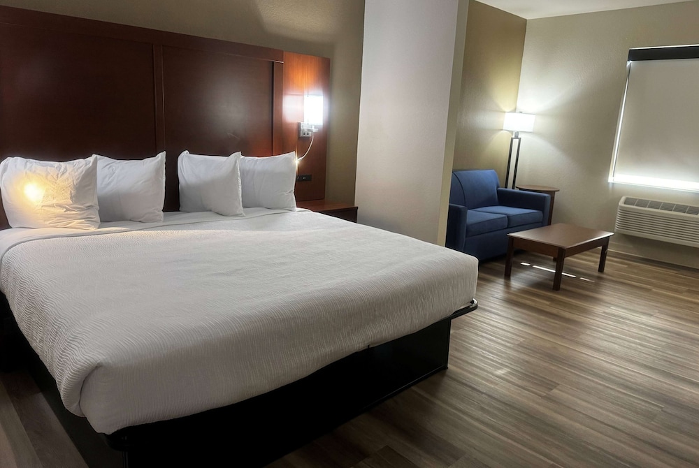 Suite, 1 King Bed, Non Smoking, Kitchenette - Photo 20