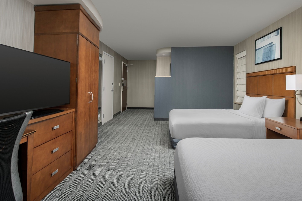 Room, 2 Queen Beds (Hearing Accessible) - Photo 2