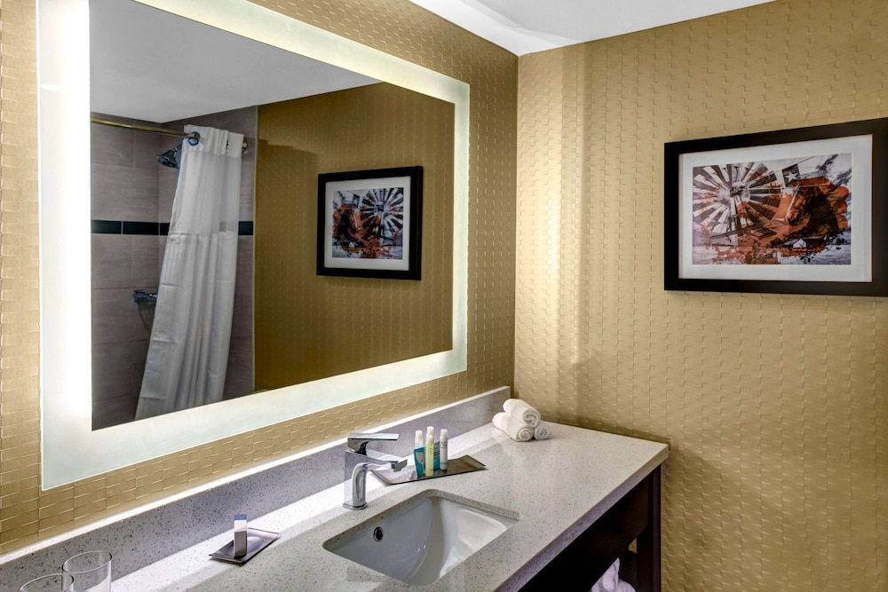 Room, 1 King Bed, Accessible, Patio - Photo 3