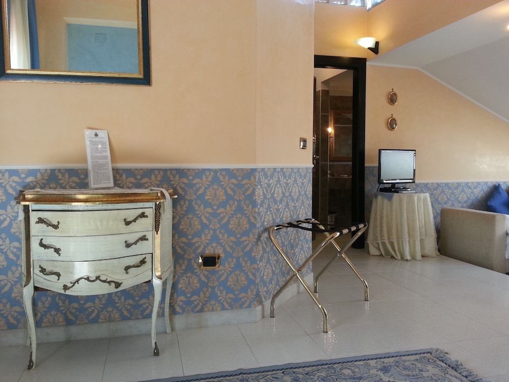 Superior Suite, Partial Ocean View photo 1