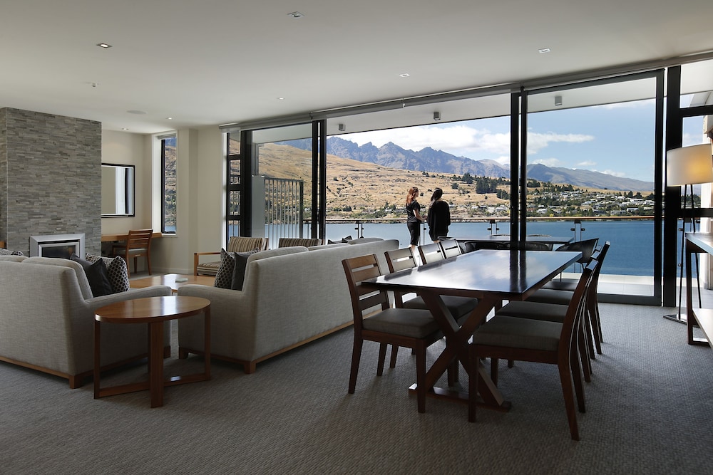 Executive Penthouse, 2 Bedrooms, Lake View