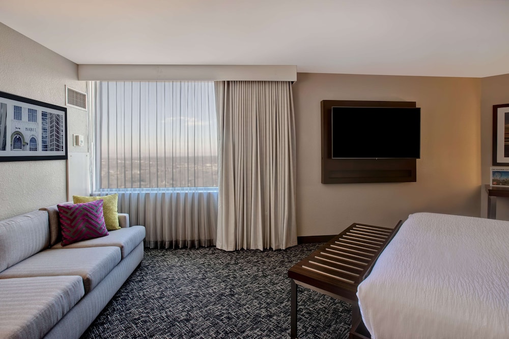 Suite, 1 King Bed - Photo 1