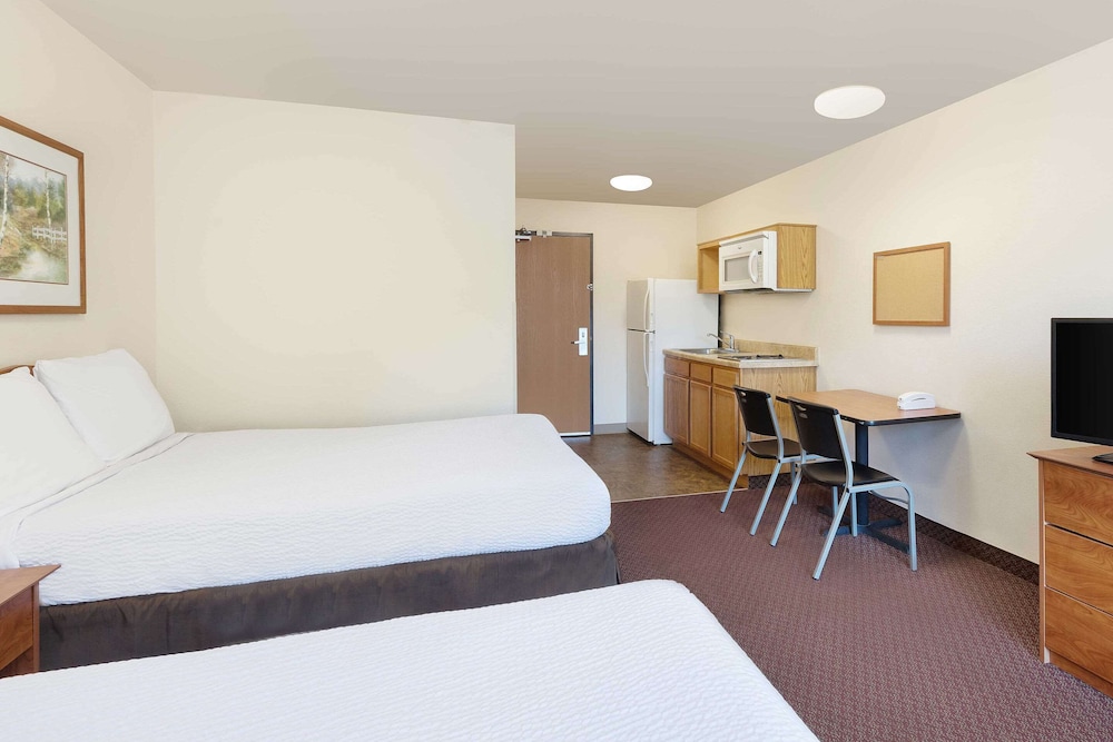 Standard Room, 2 Double Beds, Smoking photo 3