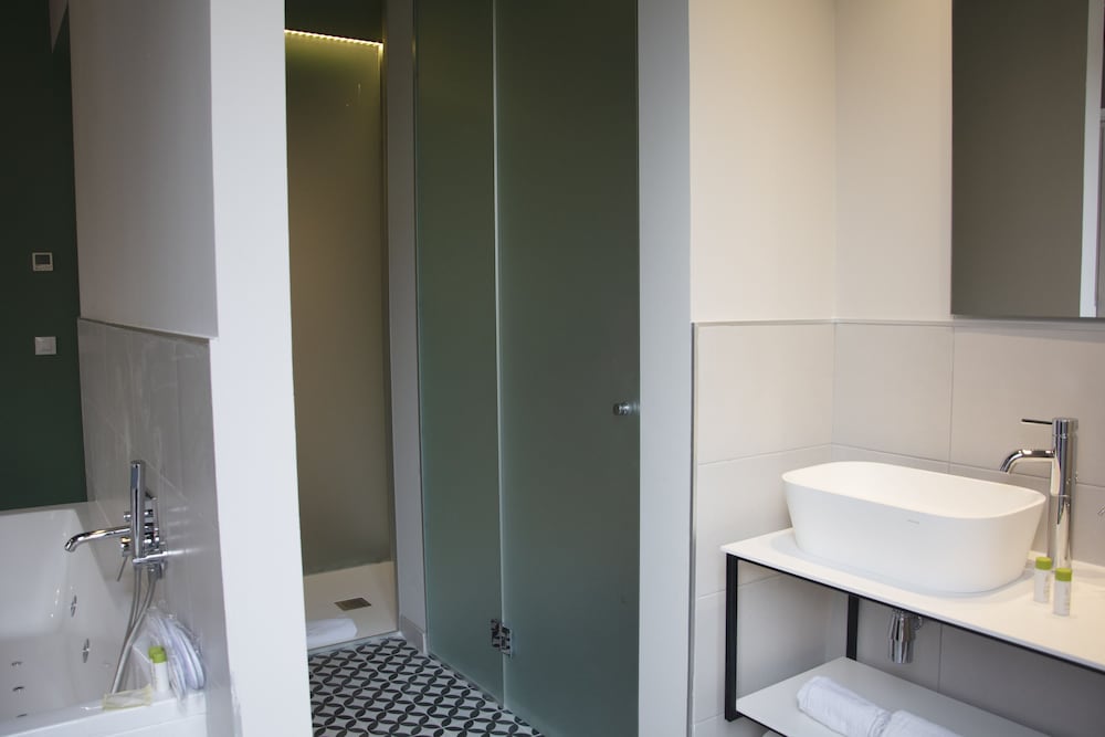 Deluxe Double Room, Hot Tub - Photo 11