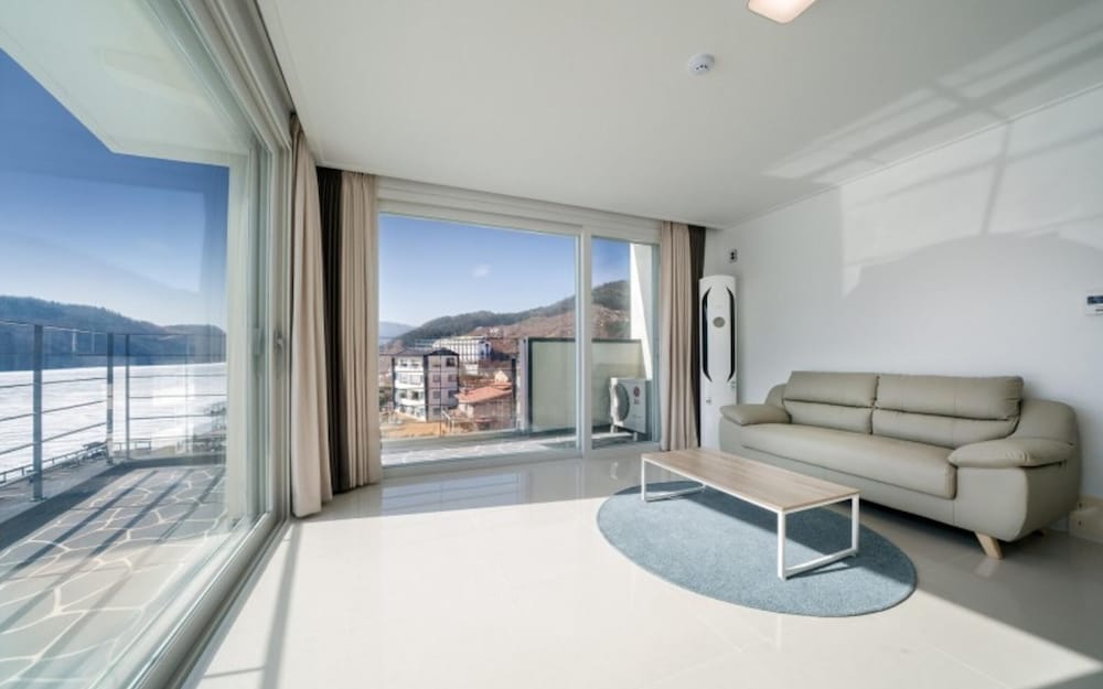 Room (Room 305 (Panoramic River View/Two Ro) - Photo 7