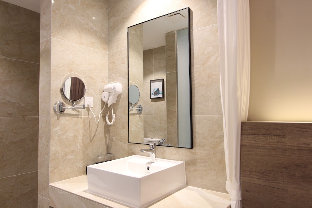 Deluxe Room - Photo 6