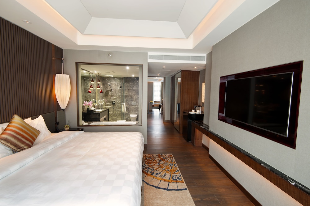 Junior Suite, 1 King Bed (Irrawaddy) photo 1