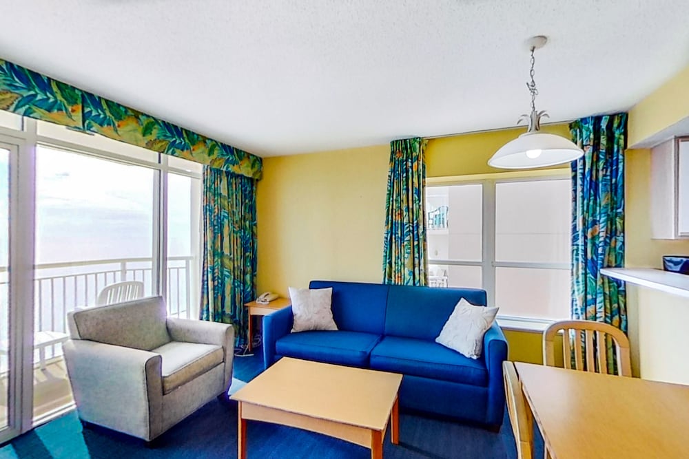 Condo, 2 Bedrooms (Oceanfront) photo 1