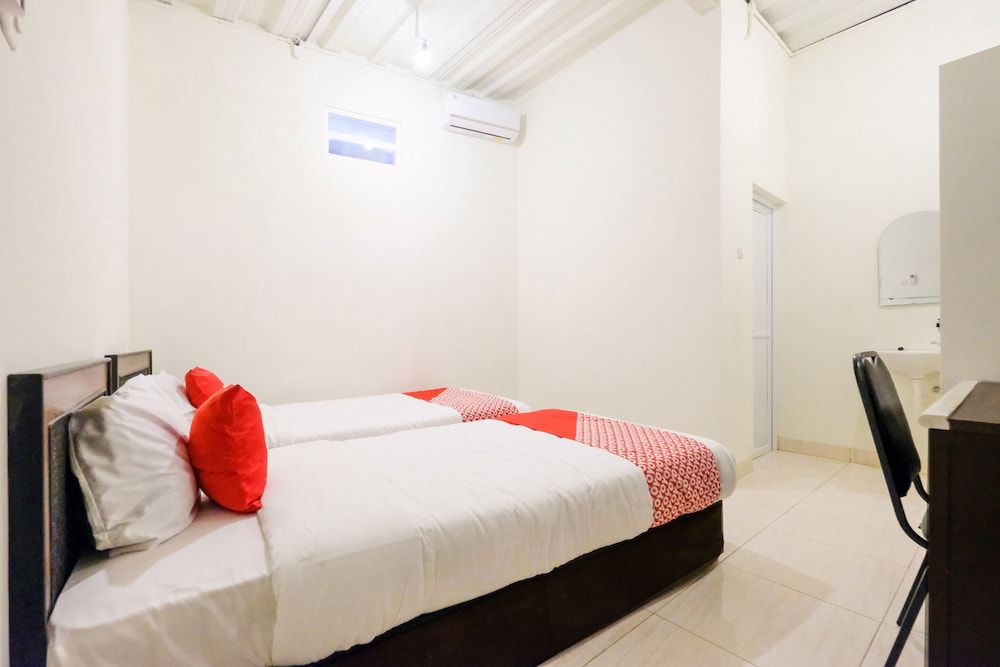 Standard Twin Room - Photo 7