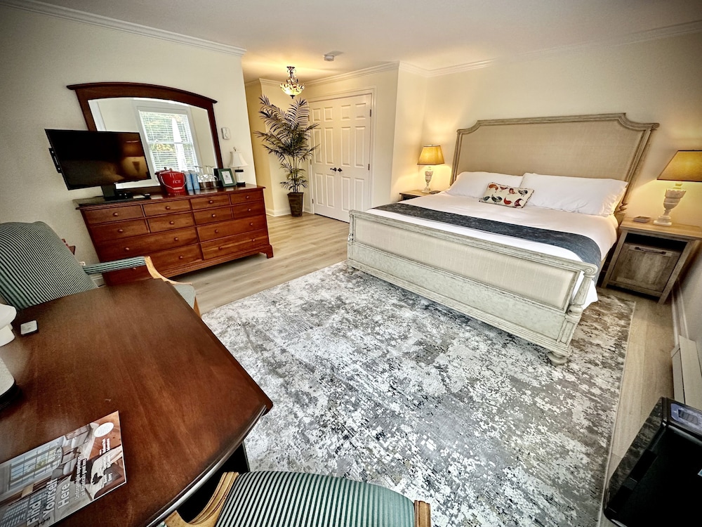 Room, 1 King Bed, Patio, Ground Floor (6) photo 1
