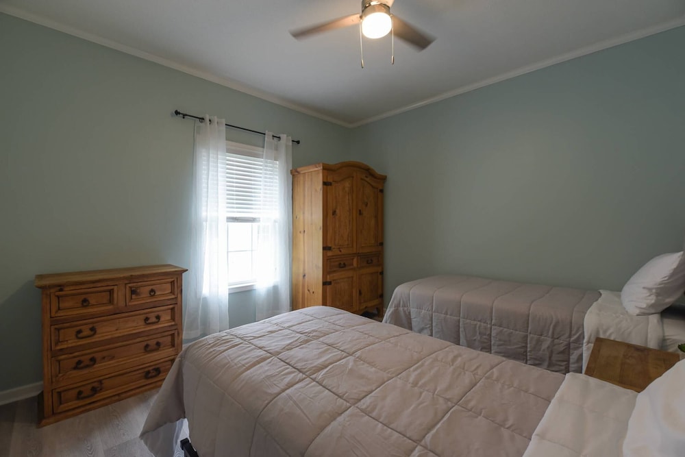 House (4 Bedrooms)