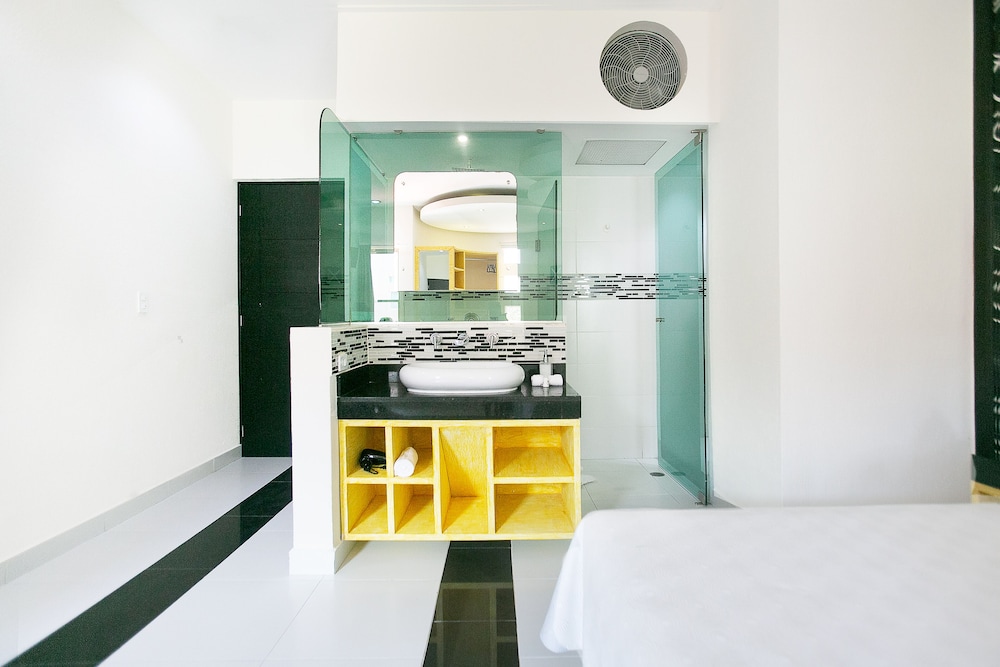 Suite - Photo 6