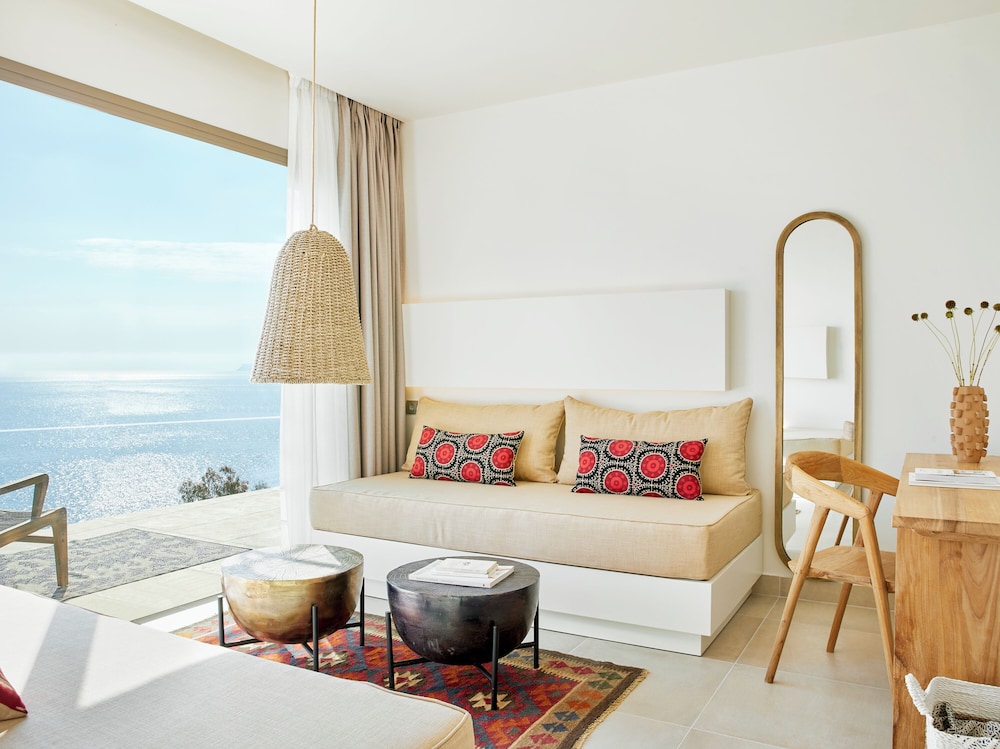 One Bedroom Suite Sea View - Photo 1