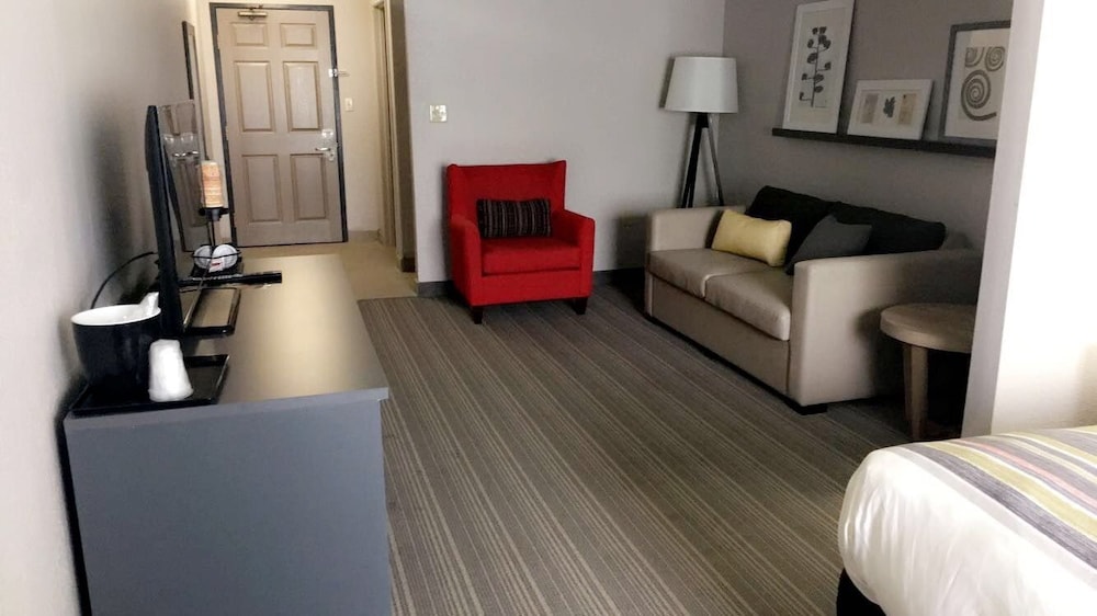 Studio Suite, 1 King Bed, Non Smoking - Photo 2
