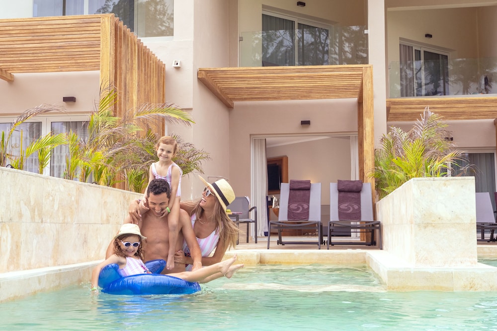 Junior Suite Swim Up Beachside - Photo 3