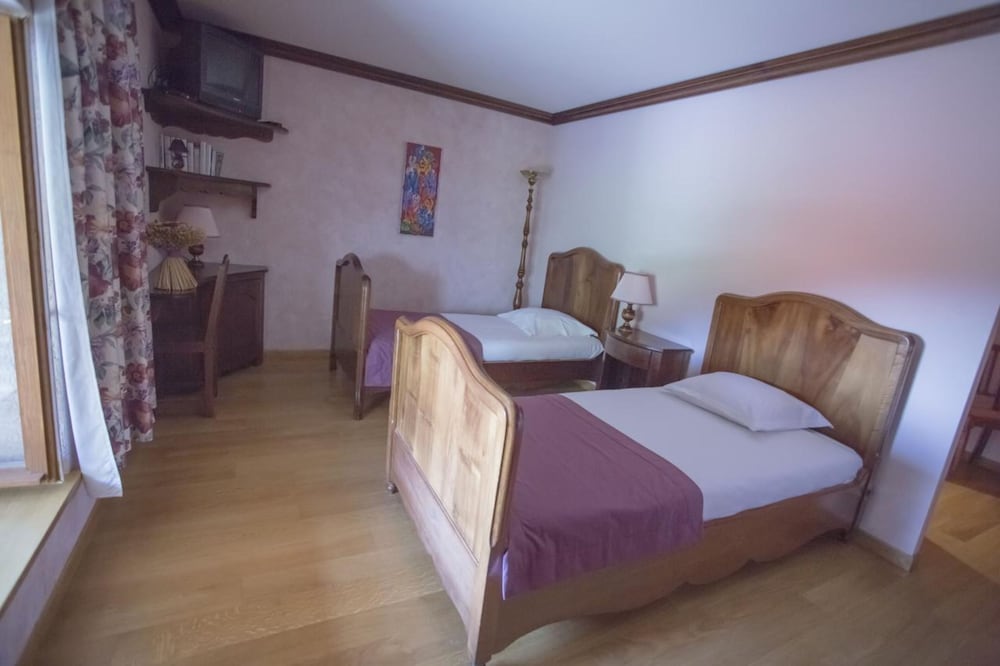 Economy Double Room (Savoyarde) photo 2