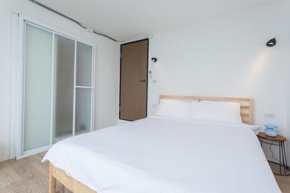 Double Room, Shared Bathroom, Partial Ocean View photo 1