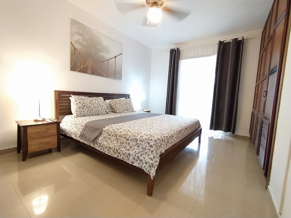 Deluxe House, 2 Bedrooms, Pool View, Beachfront
