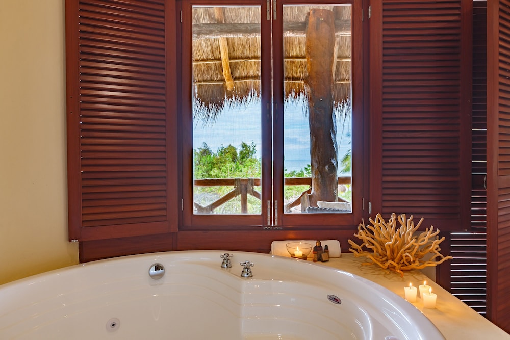Superior Suite, Jetted Tub - Photo 3