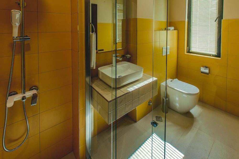 Standard Double Room, 1 King Bed photo 3
