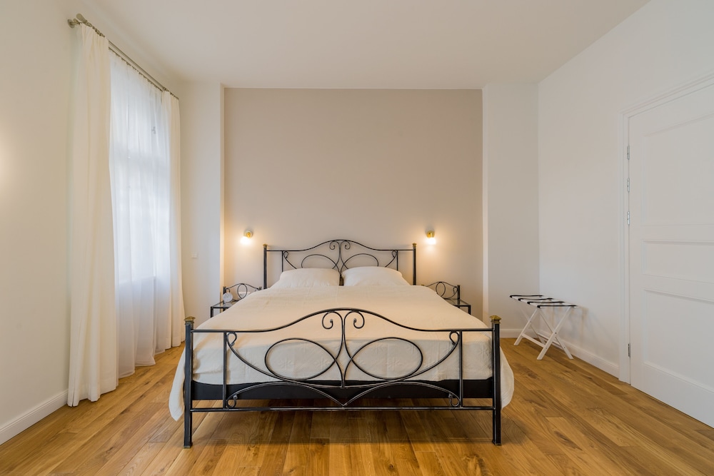 Apartment, City View (Adler)