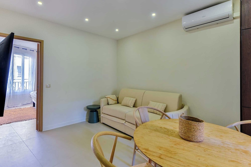Apartment photo 2