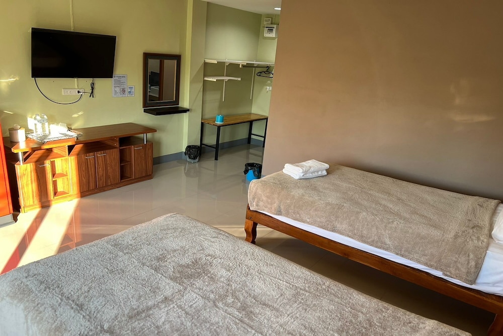 Deluxe Twin Room - Photo 16