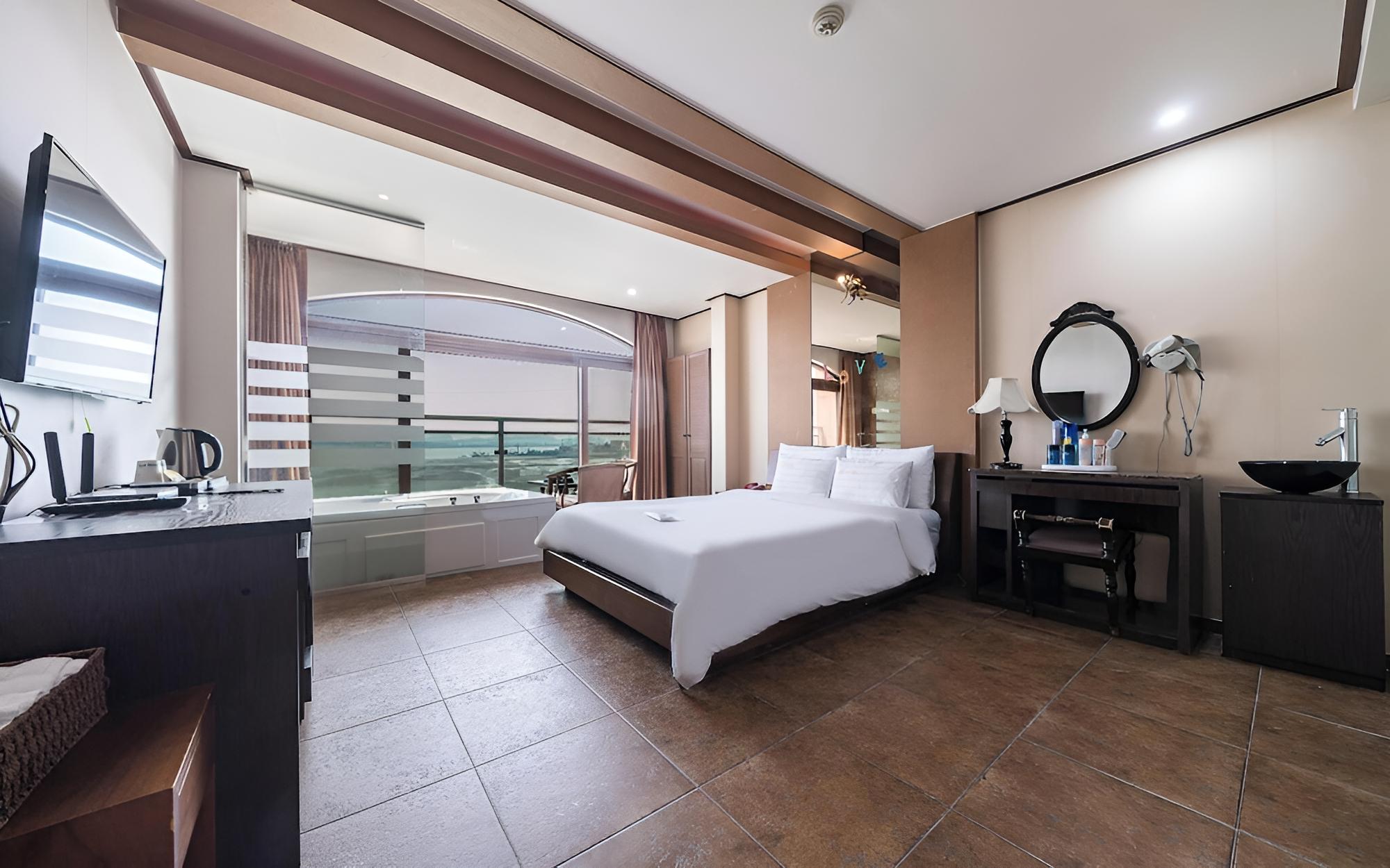 Room (VIP room (Netflix spa bath)) - Photo 9