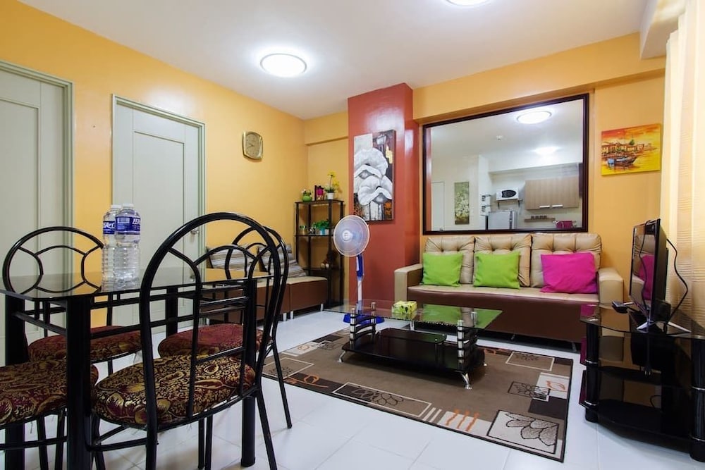 Cozy 2BR C + UNIT 1013 photo 2