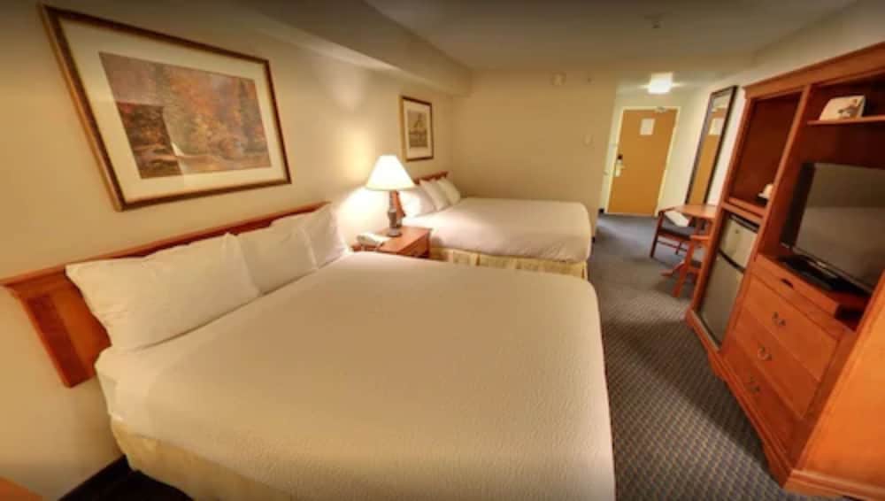Suite, 2 Queen Beds, Non Smoking photo 2