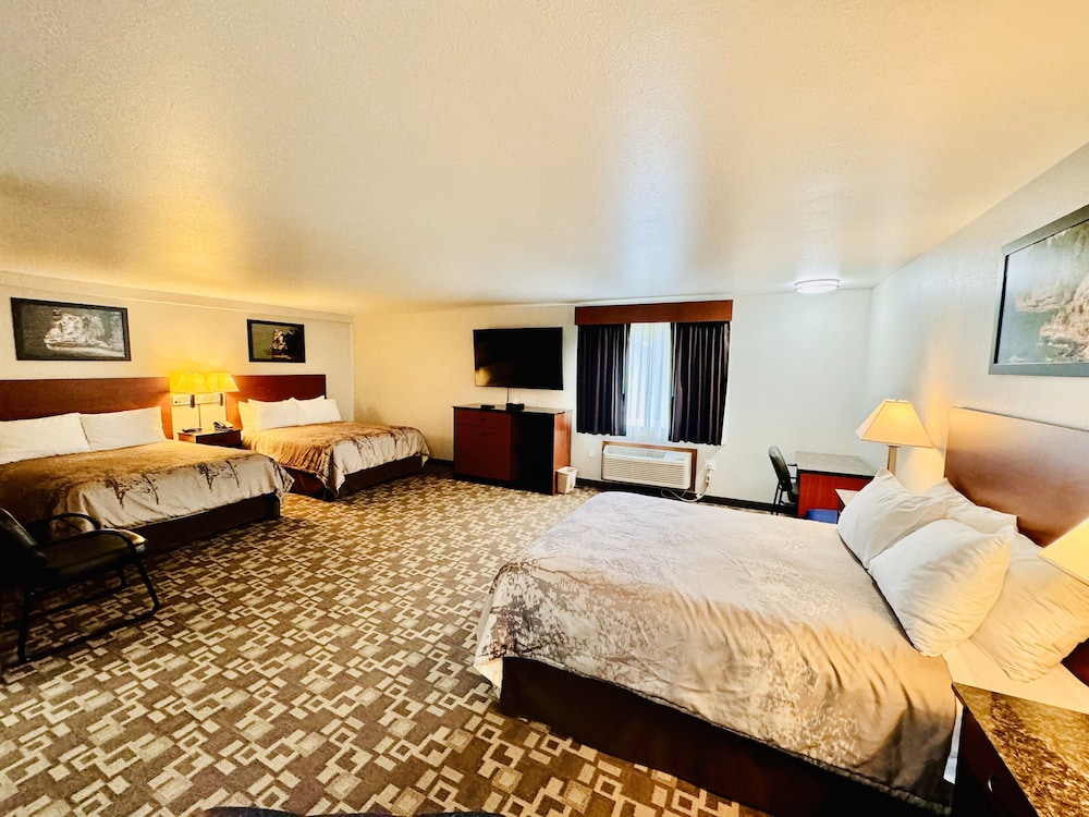 Standard Room, Multiple Beds, Non Smoking photo 2