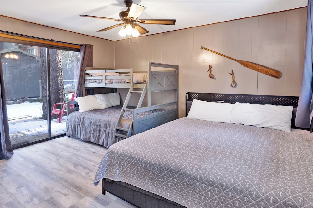 Cabin, Multiple Beds, Hot Tub, Mountain View (110) photo 1