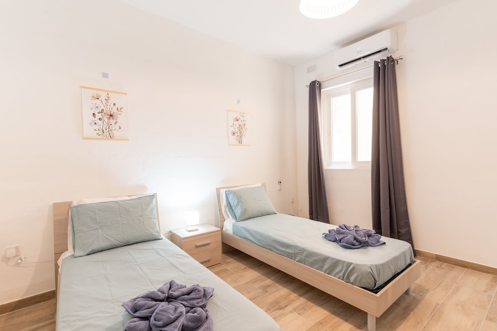 Deluxe Apartment, 3 Bedrooms, Kitchen, City View