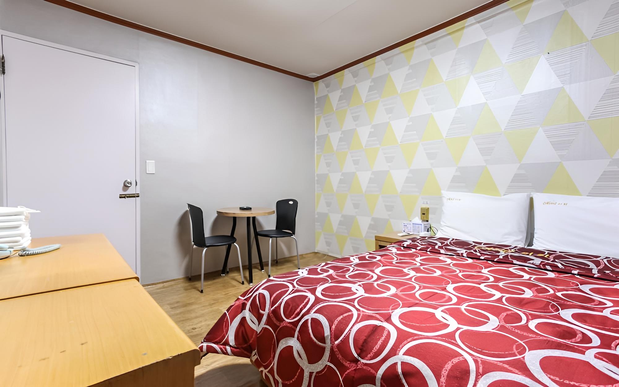 Room (Bed) - Photo 6