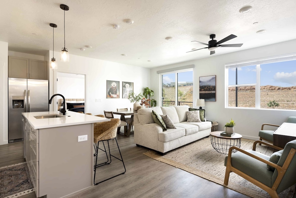 Condo, 2 Bedrooms