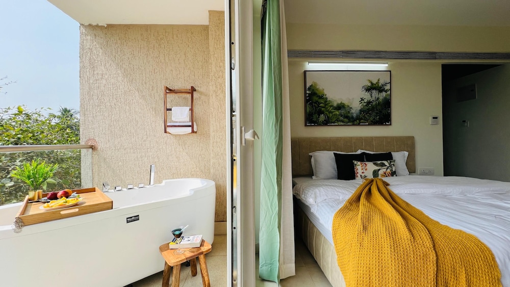 Premier Room | Balcony | BathTub | Sun Bed Lounger