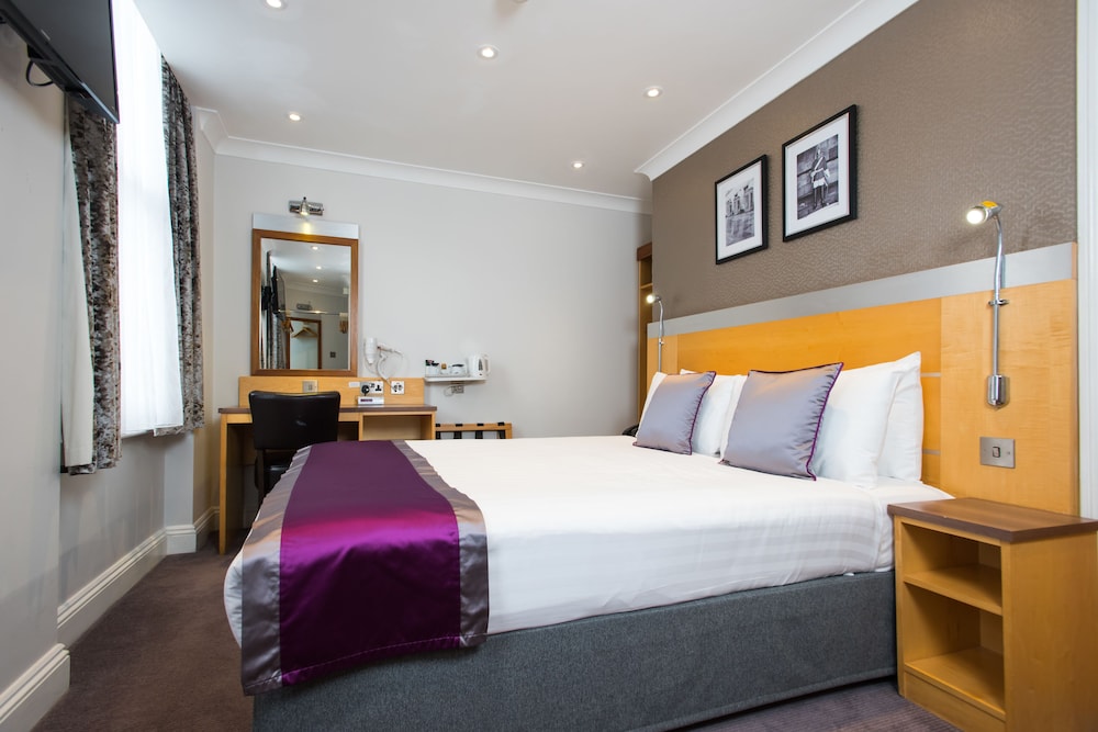 Standard Room, 1 Queen Bed, Non Smoking photo 1
