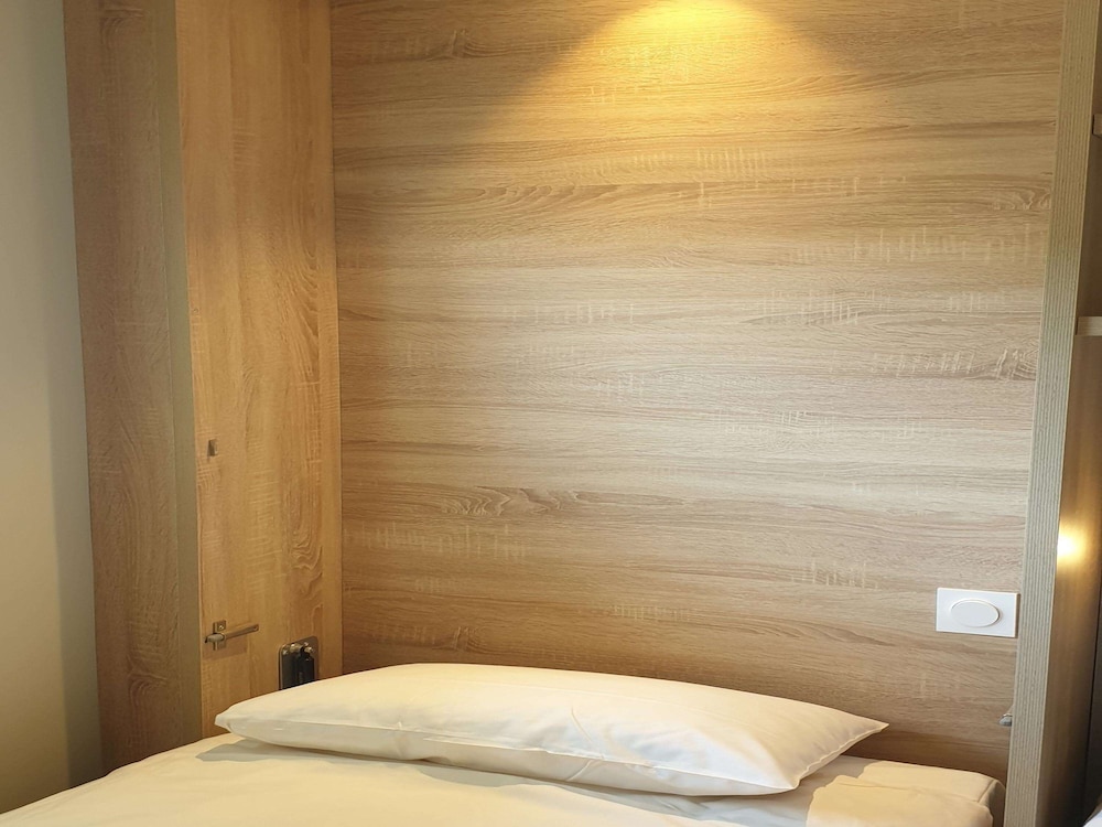 Standard Room, Multiple Beds - Photo 5