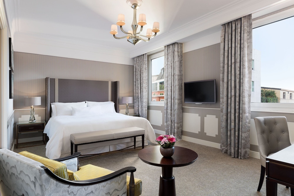 Grand Room, 1 King Bed