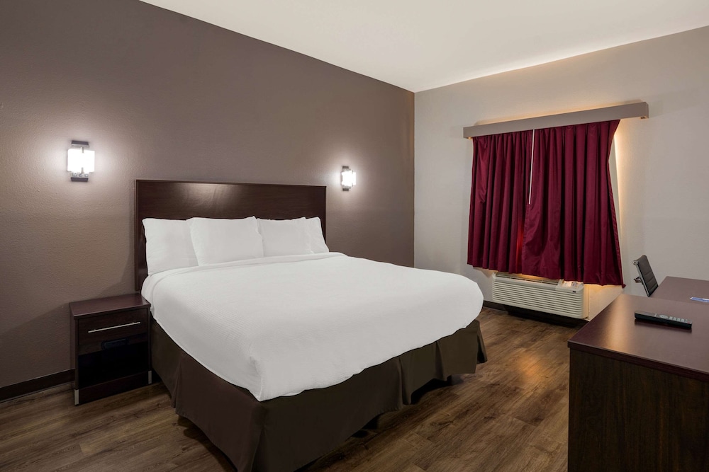 Suite, 1 King Bed with Sofa bed, Non Smoking - Photo 1