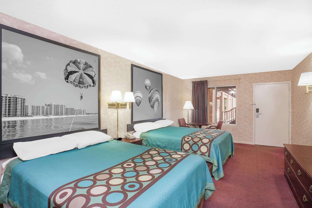 Standard Room, 2 Queen Beds photo 2