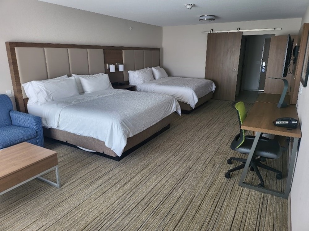 Suite, Multiple Beds, Accessible Bathtub (Communications, Mobility)