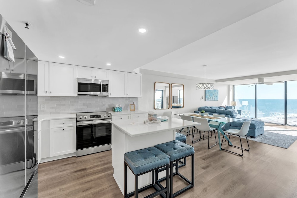 Condo, 3 Bedrooms