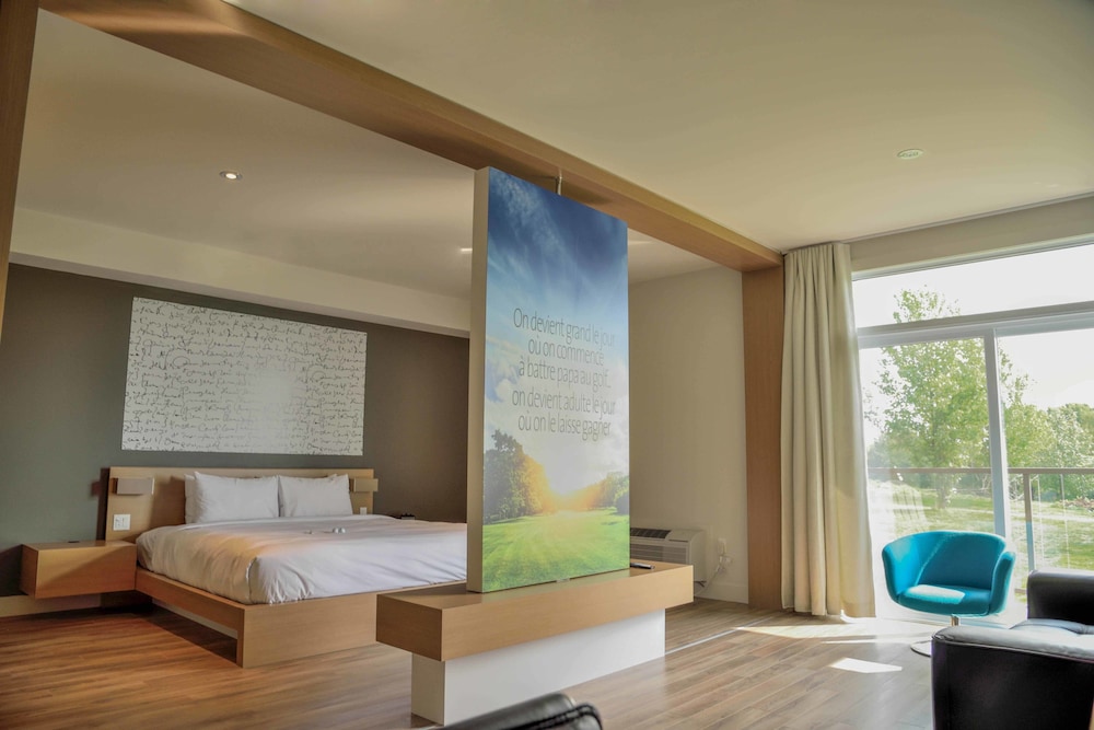 Suite, 1 Queen Bed with Sofa bed, Accessible photo 3