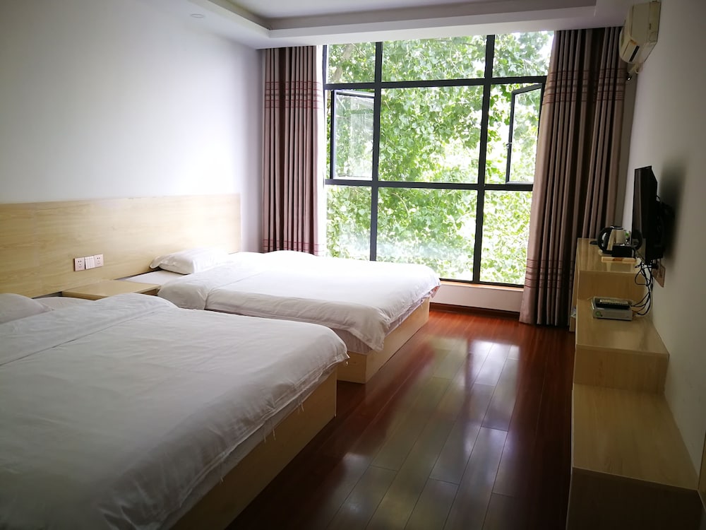 Design Twin Room with Lake View photo 3