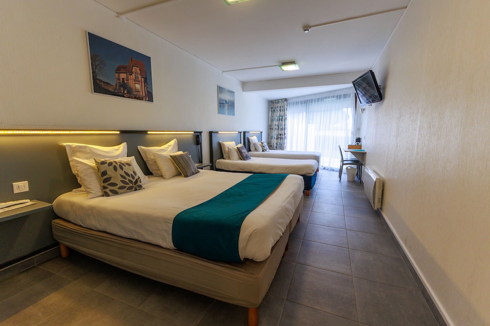 Room - Photo 1