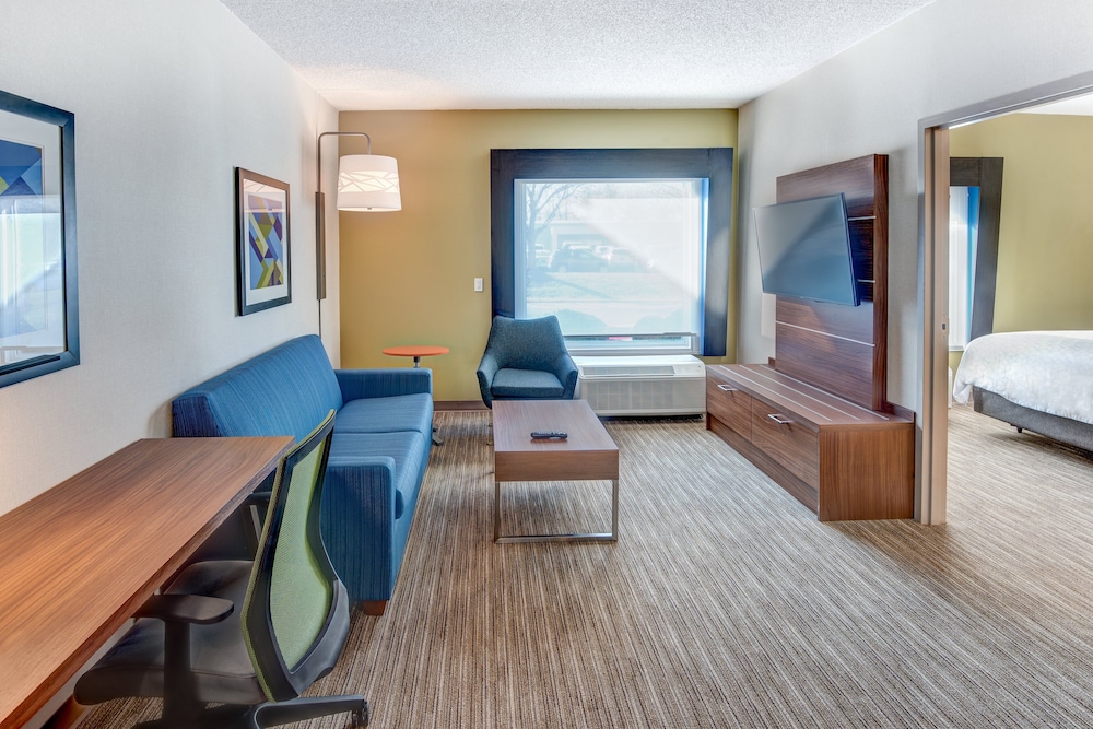 Suite, 1 Double Bed, Roll-in Shower (Mobility, Roll-In Shower) - Photo 2