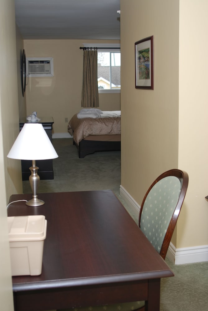 Junior Suite, 1 Queen Bed, Private Bathroom photo 3